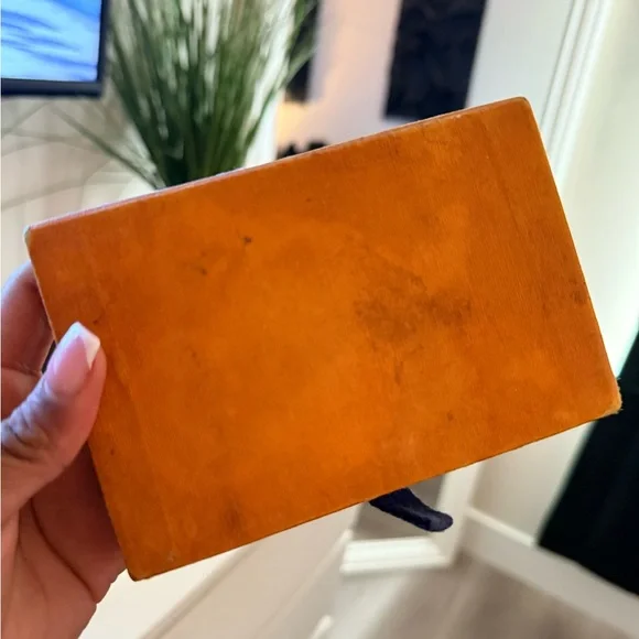 Louis Vuitton Gold Logo Earrings - Picture 5 of 7